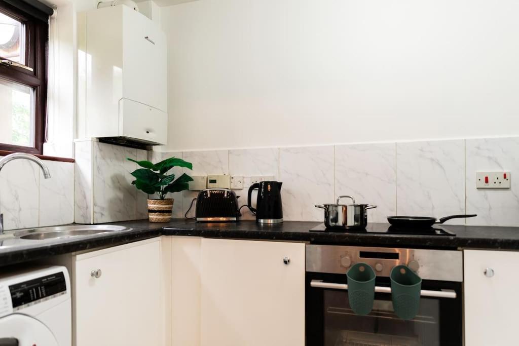 Cosy Decorated Flat In Tonbridge Apartment Exterior foto